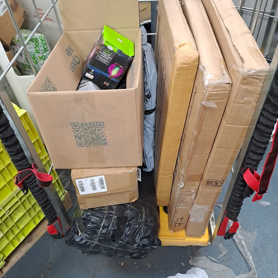 CAGE OF APPROXIMATELY 10 ASSORTED BROKEN ITEMS TO INCLUDE - MIRRORS, OUTDOOR POOL, AND GARDEN DECOR ETC. COLLECTION ONLY