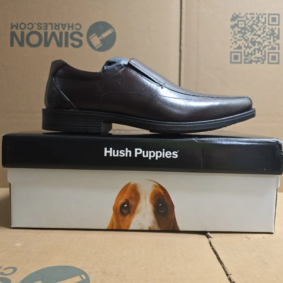 BOXED PAIR OF HUSH PUPPIES BRODY SLIP-ON SHOES IN CHOCOLATE SIZE UK 7