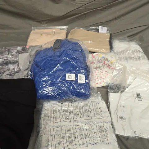 LARGE BOX OF APPROXIMATELY 20 ASSORTED CLOTHING ITEMS IN VARIOUS SIZES, STYLES AND COLOUR