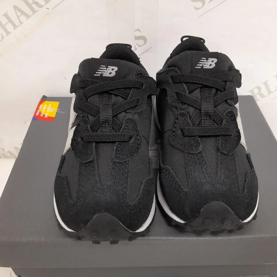 BOXED PAIR OF LACE UP LOGO TRAINESR IN BLACK/GREY - KIDS UK 6.5