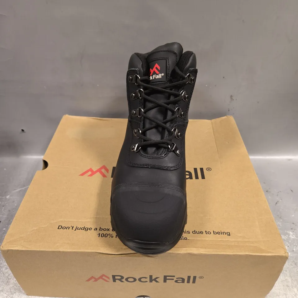 BOXED PAIR OF ROCK FALL GRANITE ROBUST SAFETY BOOTS - 8