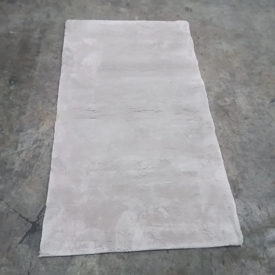 QUALITY DESIGNER AREA RUG - APPROXIMATELY 150X80CM