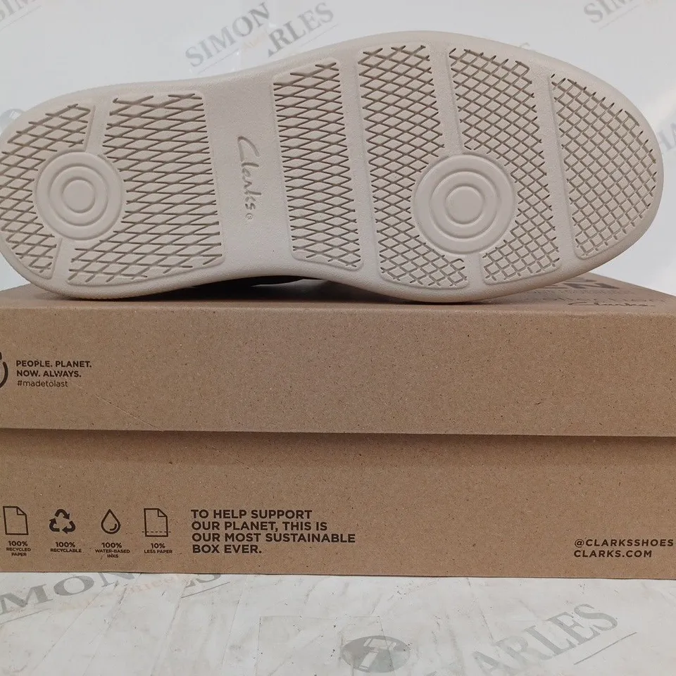 BOXED PAIR OF CLARKS CAMBRO LACE SHOES IN TAN UK SIZE 6