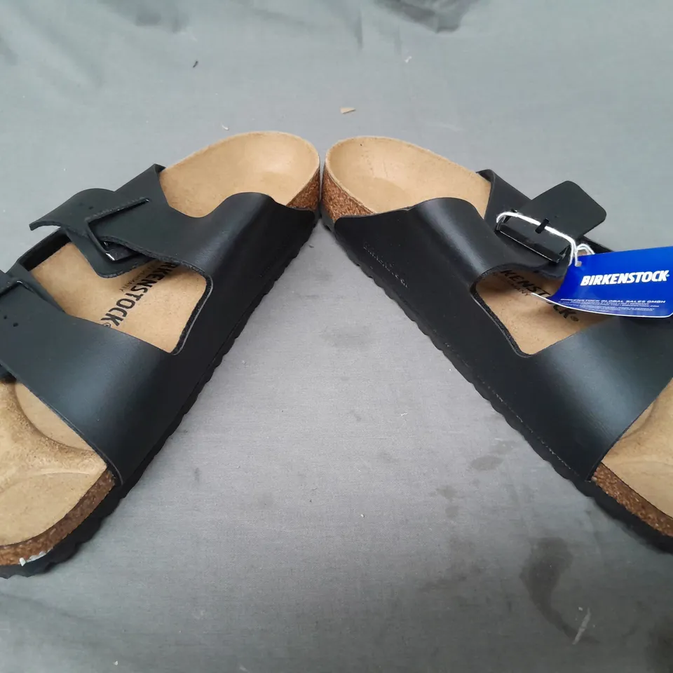 PAIR OF BIRKENSTOCK OPEN TOE FOOTBED SANDALS IN BLACK EU SIZE 44