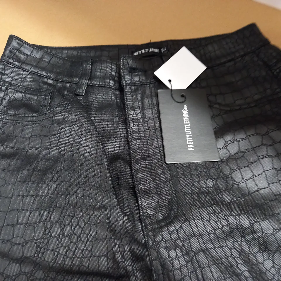 PRETTYLITTLETHING BLACK CROC PRINT COATED DENIM STRAIGHT LEG JEANS - UK 12