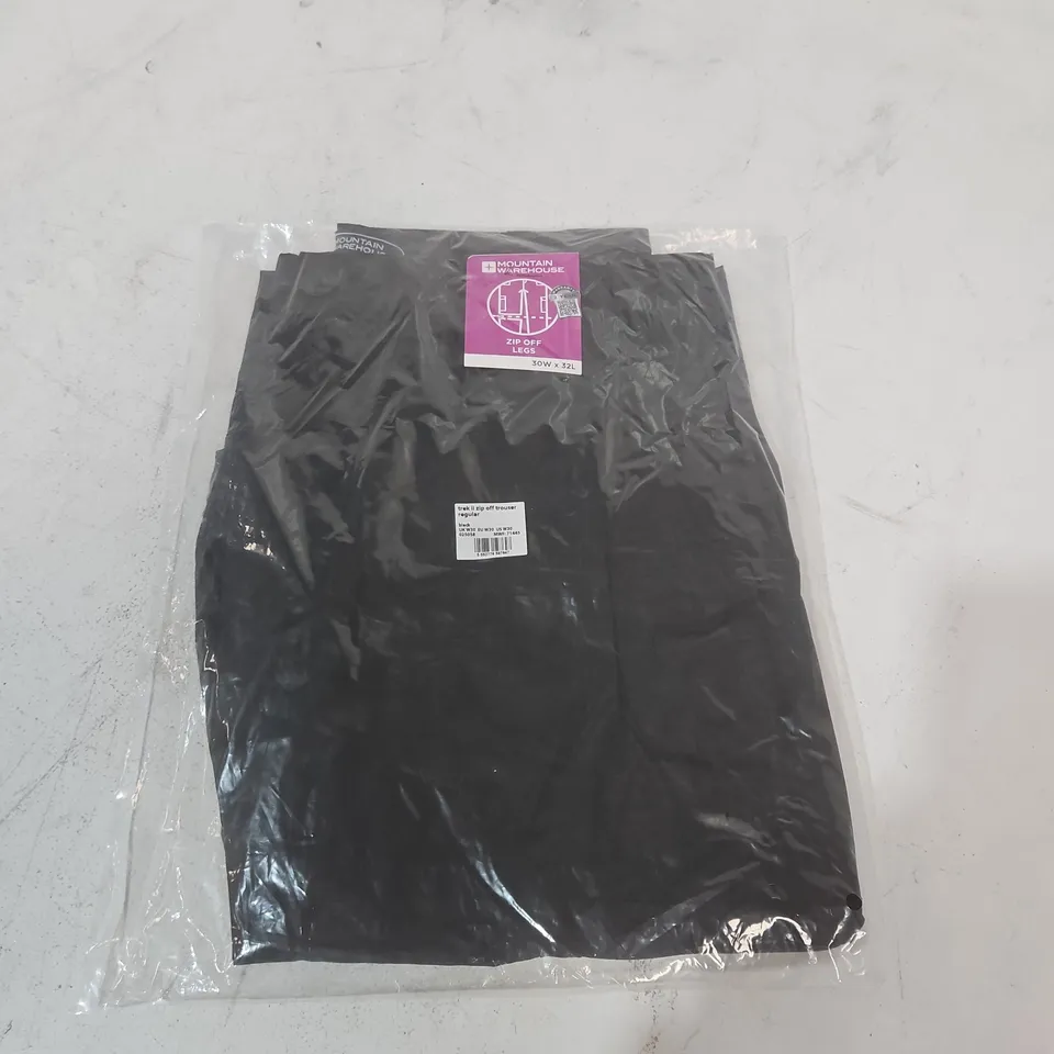 BAGGED MOUNTAIN WAREHOUSE TREK 2 ZIP OFF TROUSERS IN BLACK - UK W30