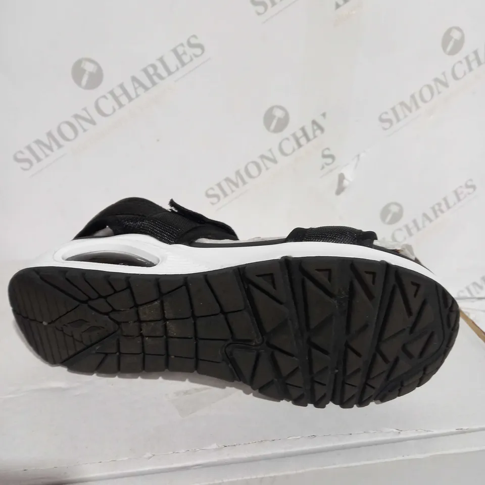 SKECHERS DOUBLE STRIP SANDALS, BLACK - SIZE 3