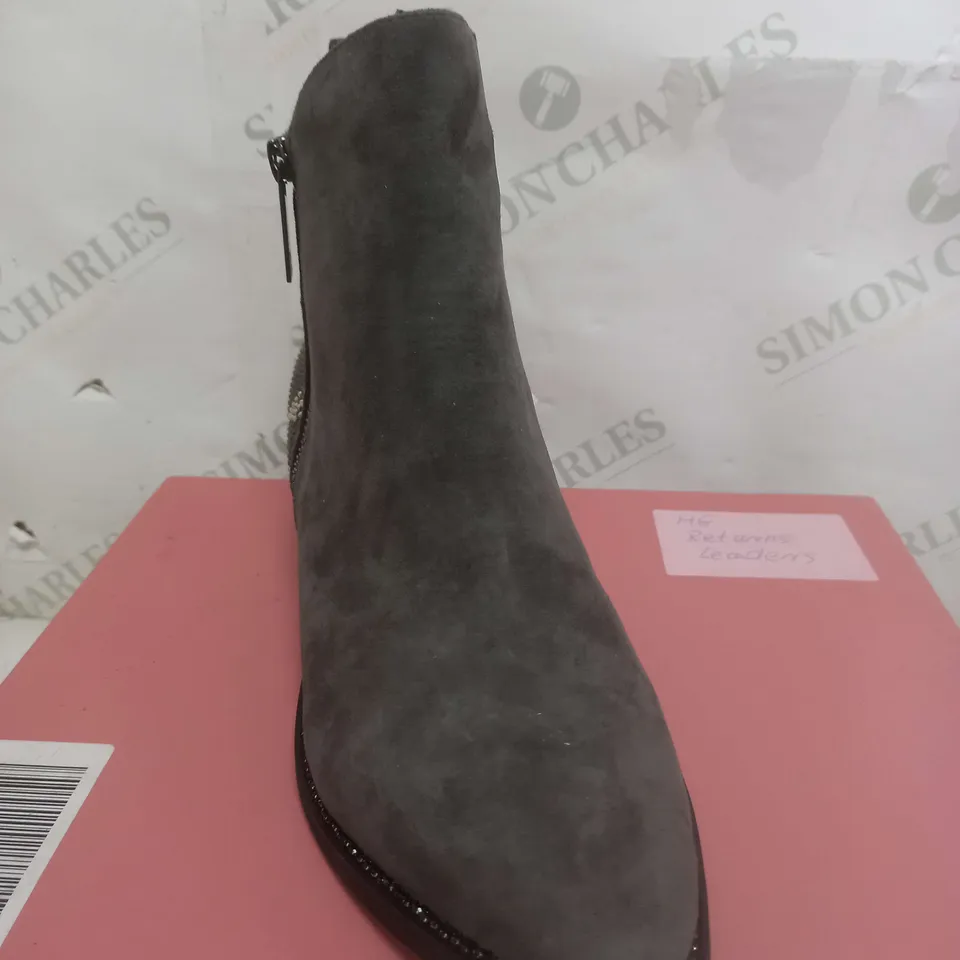 BOXED MODA IN PELLE KATREENA ANKLE BOOT IN DARK GREY - SIZE 7