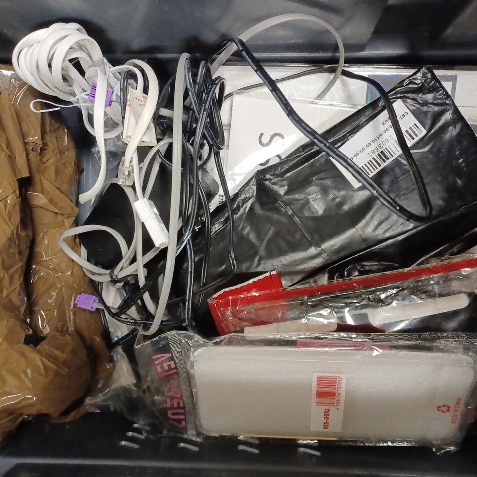 BOX OF APPROX 20 ASSORTED ITEMS TO INCLUDE VARIOUS SCREEN PROTECTORS, POSUGEAR DIGITAL CABLE, VARIOUS PHONE CASES IN DIFFERENT SIZES AND DESIGNS, ETC. 