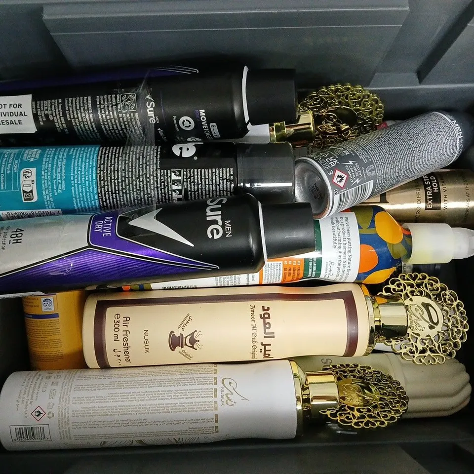 APPROXIMATELY 15 ASSORTED AEROSOLS TO INCLUDE LOREAL ELNETT, NIVEA MAN BLACK & WHITE, FAITH IN NATURE BODY WASH, ETC - COLLECTION ONLY