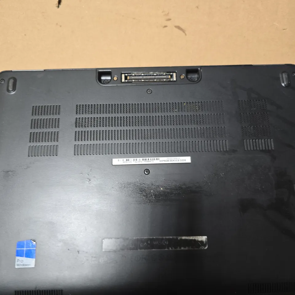 DELL LATITUDE E7270 LAPTOP - 12.5-INCH DISPLAY, I5-6200U, 16GB RAM, 128GB SSD
