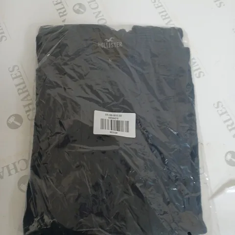 HOLLISTER NAVY BLUE SWEATER SIZE M 