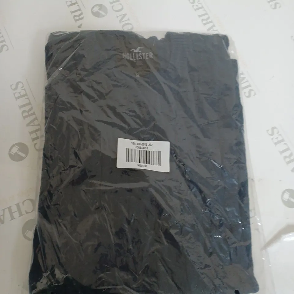 HOLLISTER NAVY BLUE SWEATER SIZE M 