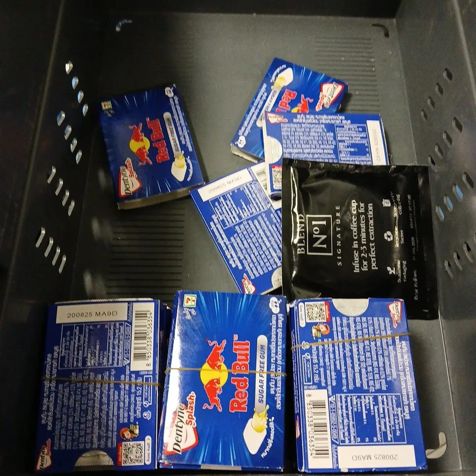 APPROXIMATELY 10 ASSORTED FOOD & DRINK ITEMS TO INCLUDE - GALAXY SMOOTH MILK CHOCOLATE - GINCO ROASTED & SALTED PEANUTS - REDBULL SUGAR FREE GUM - ETC