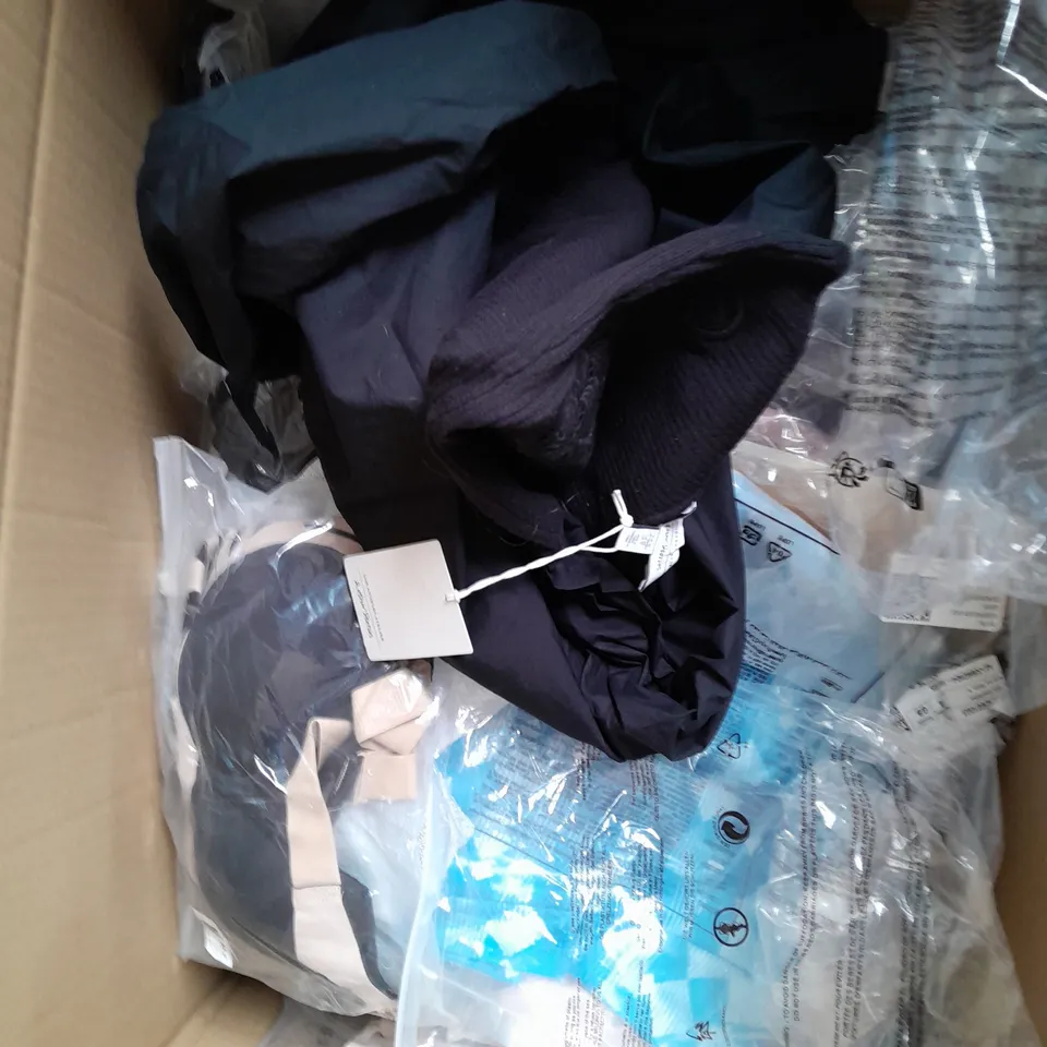 BOX OF APPROXIMATELY 25 ASSORTED CLOTHING ITEMS TO INCLUDE DRESSES, SHIRT, SHORTS ETC