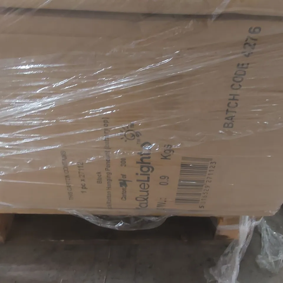 PALLET CONTAINING A VERY LARGE QUANTITY OF ASSORTED DESIGNER LIGHTING PRODUCTS