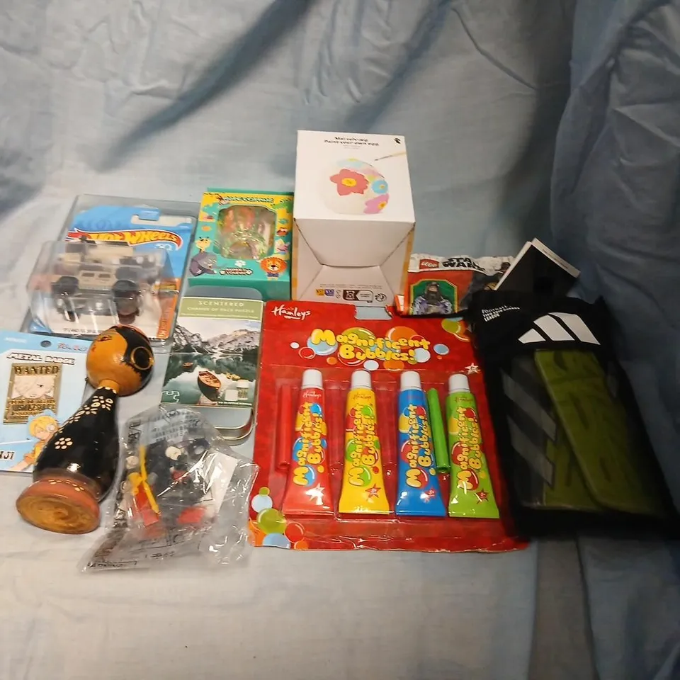 LARGE QUANTITY OF ASSORTED TOYS AND ACCESSORIES TO INCLUDE; HOT WHEELS 75 LAND ROVER DEFENDER DOUBLE CAB, SCENTERED CHANGE OF PACE PUZZLE, HAMLEYS MAGNIFICENT BUBBLES, ADIDAS SHIN PADS, PAINT YOUR OWN
