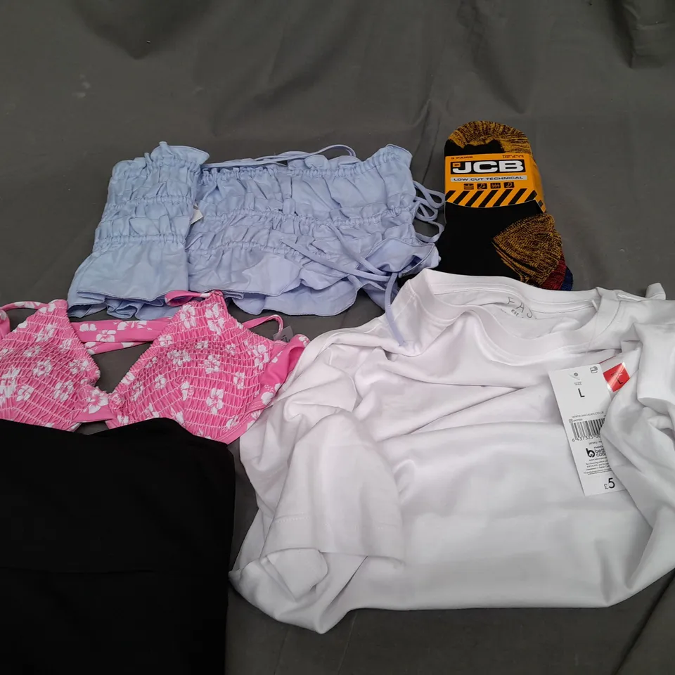 BOX OF APPROXIMATELY 25 ASSORTED CLOTHING ITEMS TO INCLUDE - T-SHIRT , SOCKS , BIKINI TOP ETC