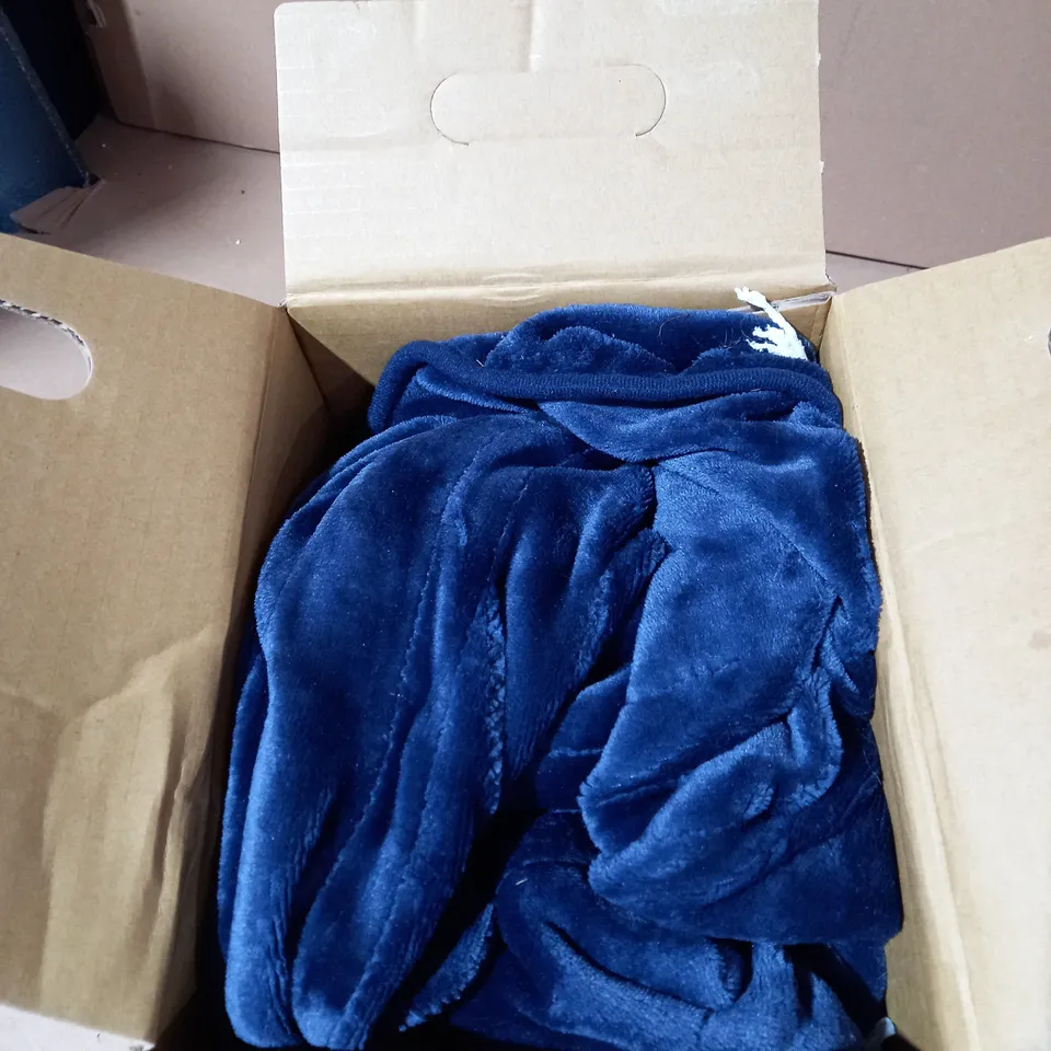 COZEE HOME HEATED PLUSH WEARABLE BLANKET IN NAVY