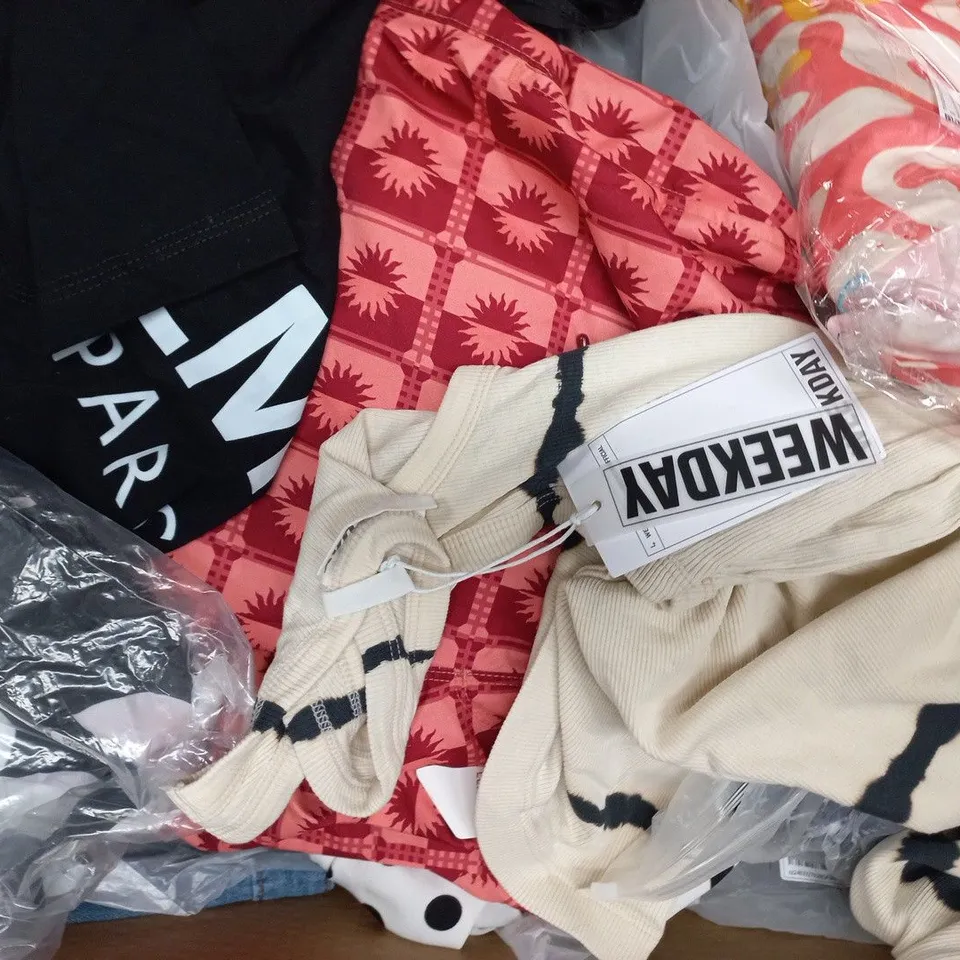 APPROXIMATELY 20 ASSORTED CLOTHING AND FASHION PRODUCTS IN VARIOUS STYLES AND SIZES - COLLECTION ONLY