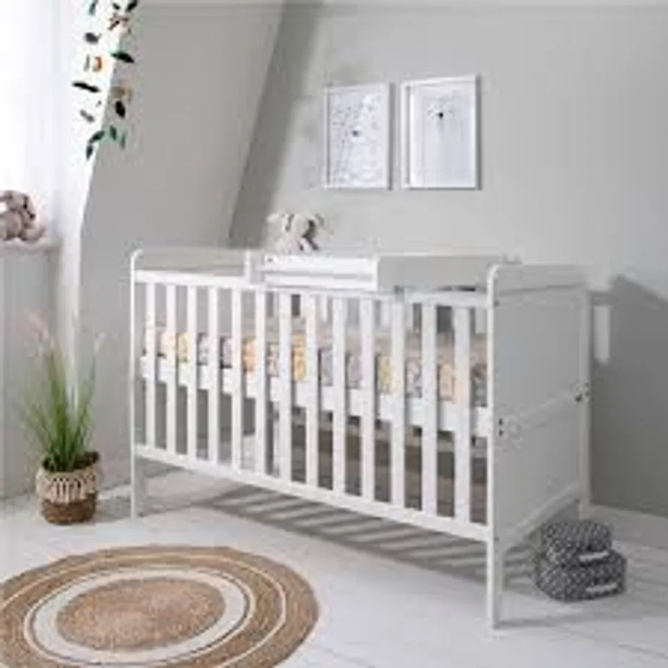 BOXED TUTTI BAMBINI RIO COT BED WITH MATTRESS AND COT TOP CHANGER (2 PARTS)