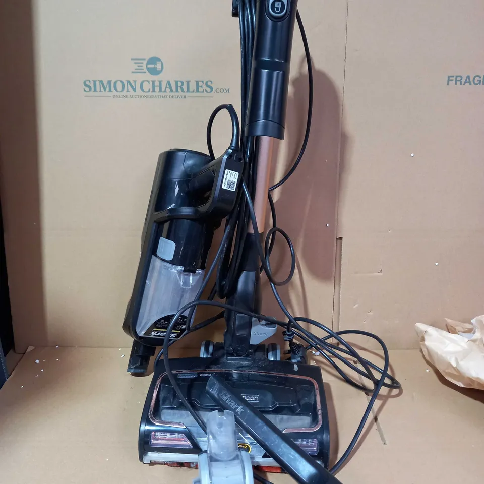 SHARK CORDED STICK VACUUM HZ500UKT
