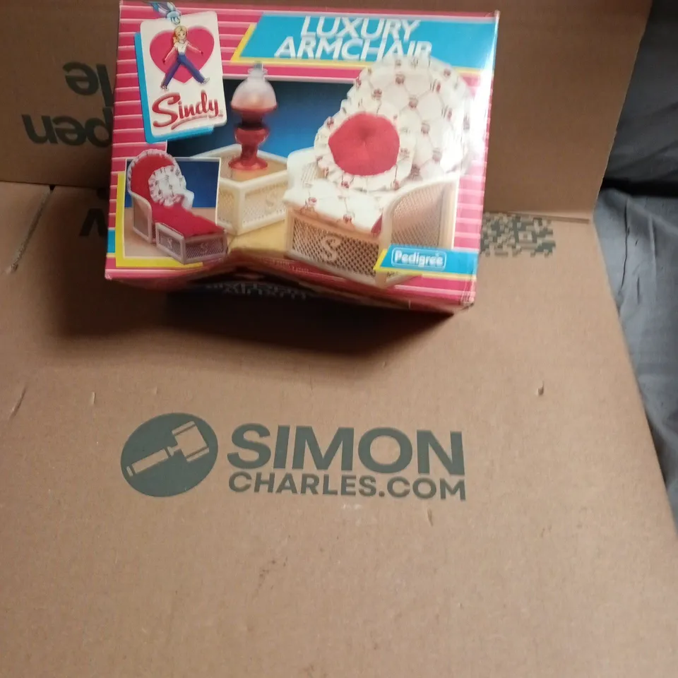 BOXED VINTAGE SINDY PEDIGREE LUXURY ARMCHAIR