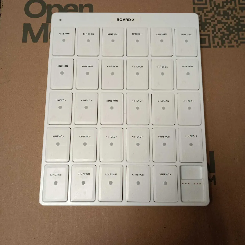 KINEXON KNX-C2.2-1.1-4F TRACKER TILES