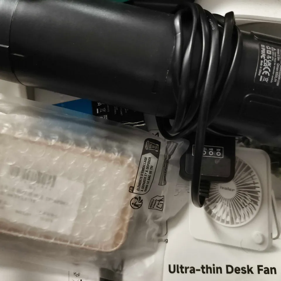 APPROXIMATELY 10 ASSORTED HOUSEHOLD ITEMS TO INCLUDE DIGITECH HOT ROD ROCK DISTORTION PEDAL, LED CAMPING LANTERN, ETC