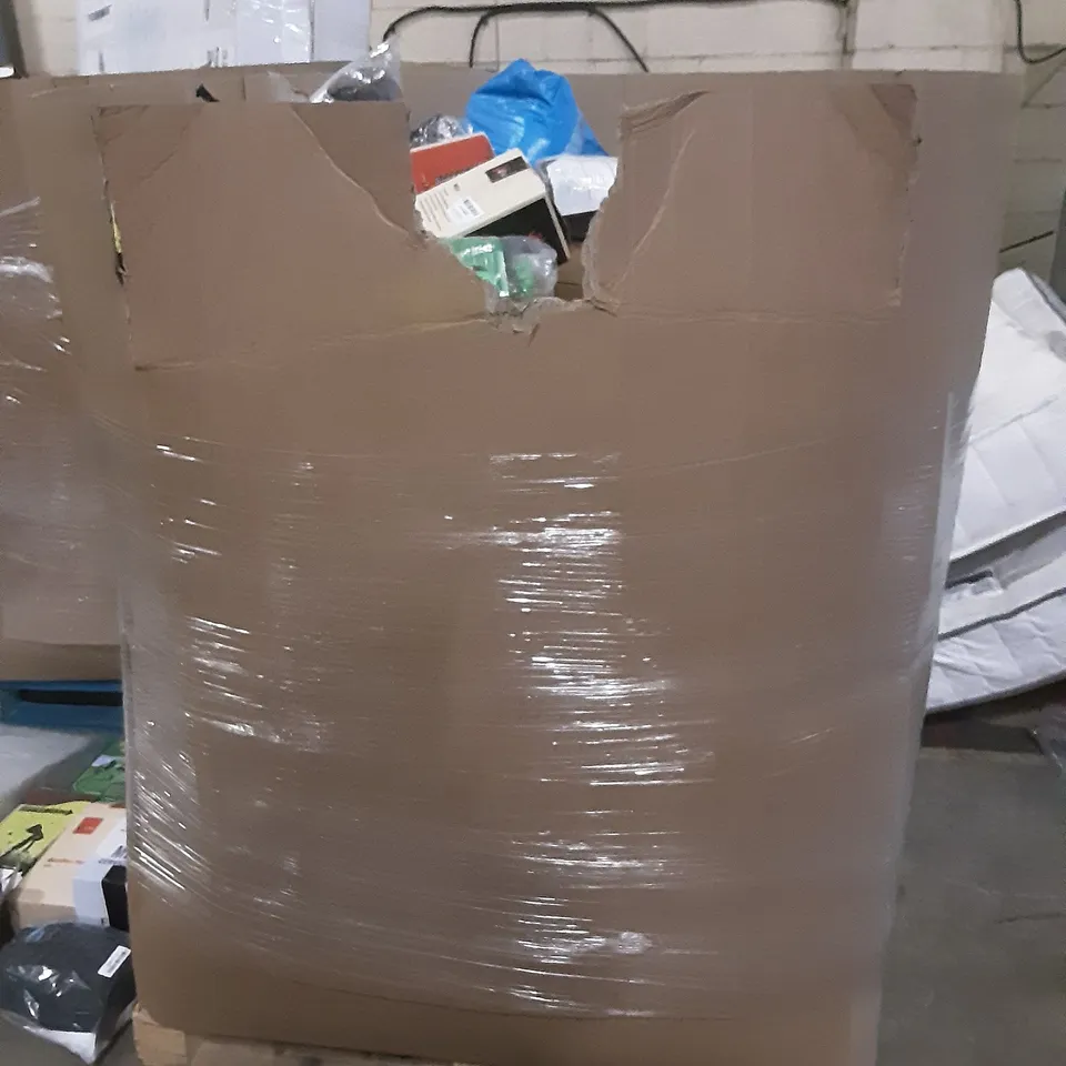 PALLET OF ASSORTED ITEMS INCLUDING ELVIROS MEMORY FOAM CERVICAL PILLOW, HOMOZE 50FT HOSE, INFINITE WHEELCHAIR SEAT CUSHION, GARDEN HOSE, TRAVEL EASE LUMBAR CUSHION, EVERLASTING MEMORY FOAM NECK CUSHIO