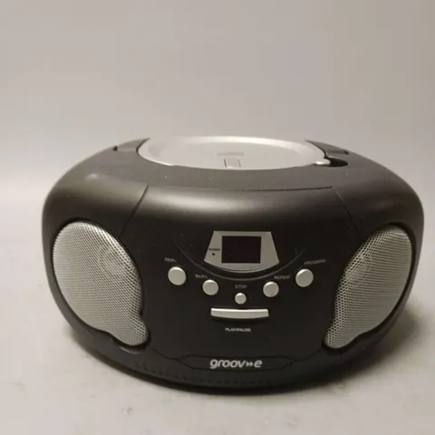 GROOV-E ORIGINAL BOOMBOX PORTABLE CD PLAYER WITH RADIO