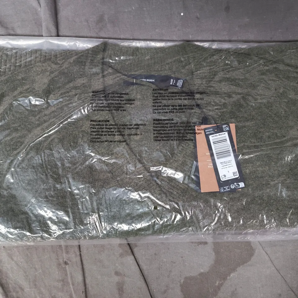 VERO MODA LONG SLEEVE V-NECK PULLOVER IN MOSS GREEN SIZE LARGE