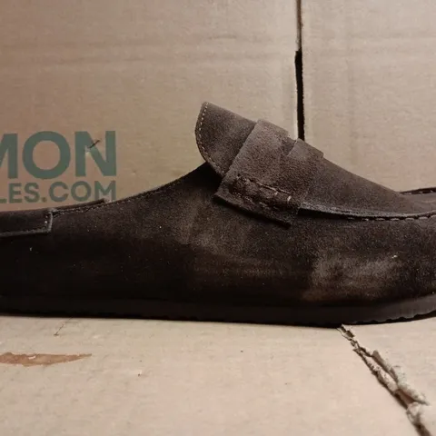 BOXED PAIR OF SNOWIND LOAFERS IN BROWN SIZE EU 41