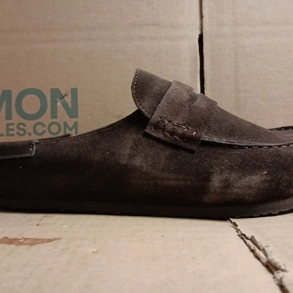 BOXED PAIR OF SNOWIND LOAFERS IN BROWN SIZE EU 41