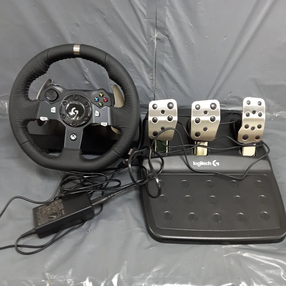 LOGITECH G920 RACING WHEEL AND PEDALS