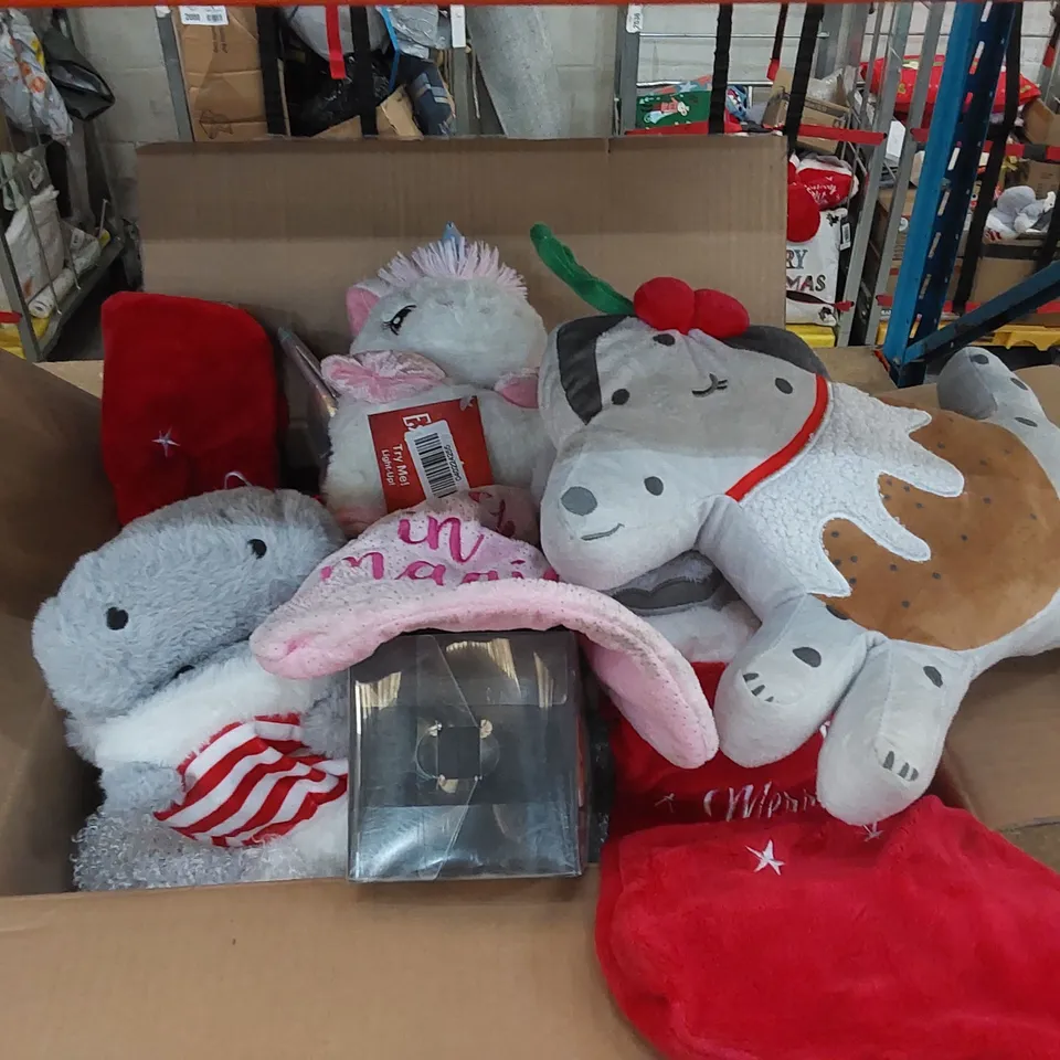 LARGE ASSORTMENT OF CHRISTMAS PRODUCTS TO INCLUDE; CANDLES, STOCKINGS, THROWS, CUSHIONS ETC