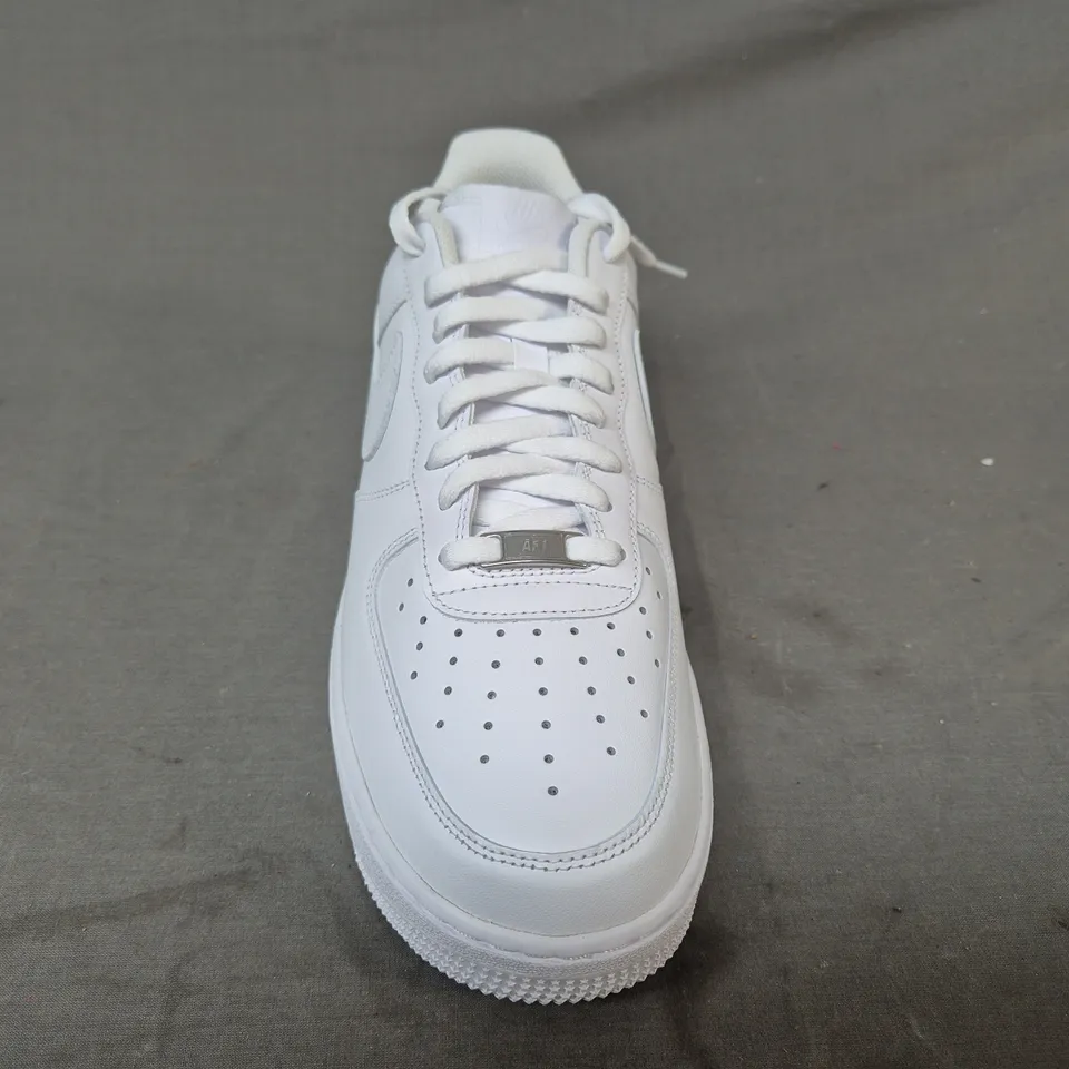 BOXED PAIR OF NIKE AIR FORCE 1 '07 SHOES IN WHITE UK SIZE 10