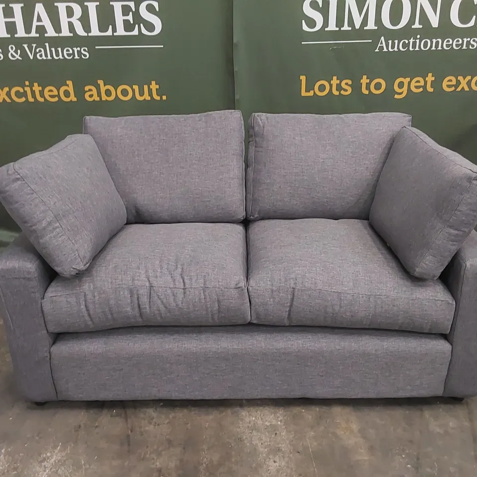 QUALITY DESIGNER GREY FABRIC UPHOLSTERED SOFA WITH SIDE CUSHIONS 