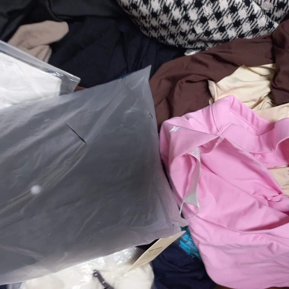 APPROXIMATELY 20 ASSORTED CLOTHING AND FASHION PRODUCTS IN VARIOUS STYLES AND SIZES - COLLECTION ONLY