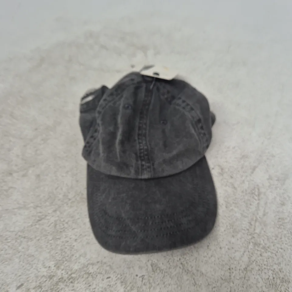 BOX OF APPROXIMATELY 24 ASSORTED CLOTHING TO INCLUDE: M&S CAP