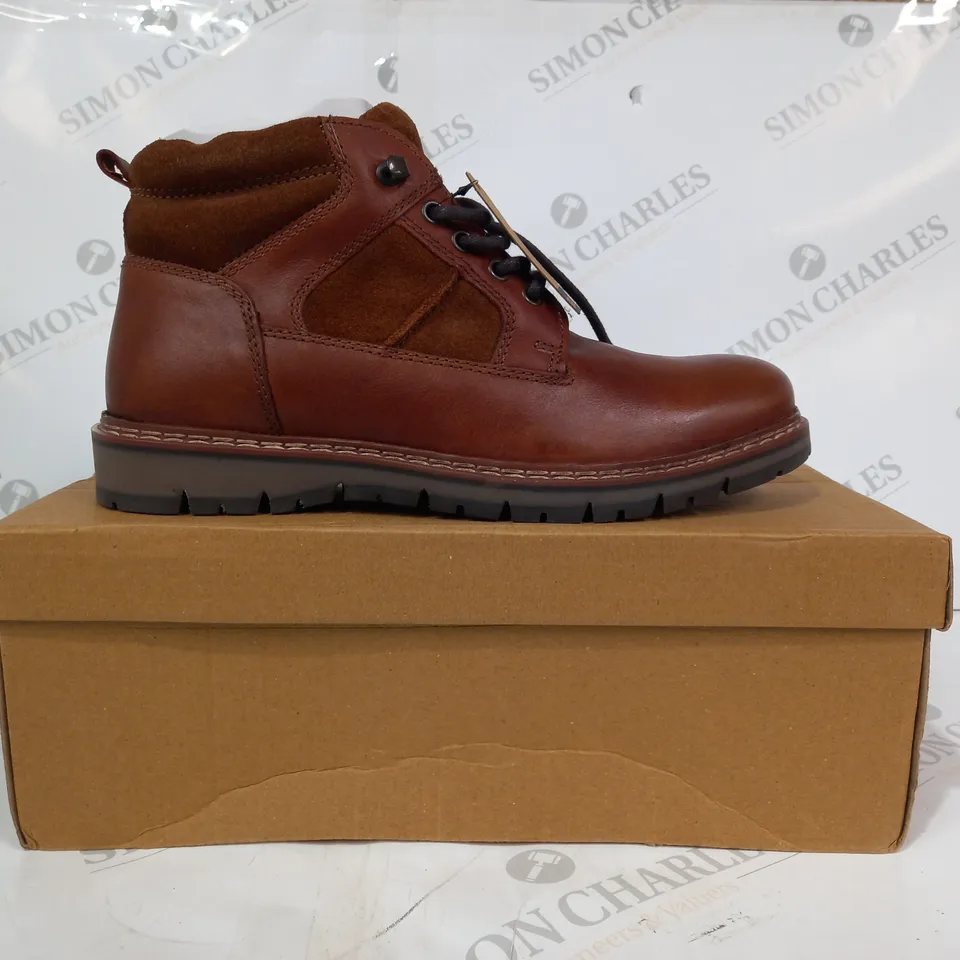 BOXED PAIR OF CRICK HUXLEY BOOTS IN TAN UK SIZE 8