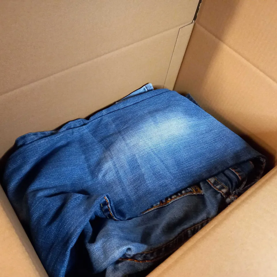 BOX OF APPROX 8 ASSORTED JEANS VARYING IN SIZE/COLOUR/STYLE