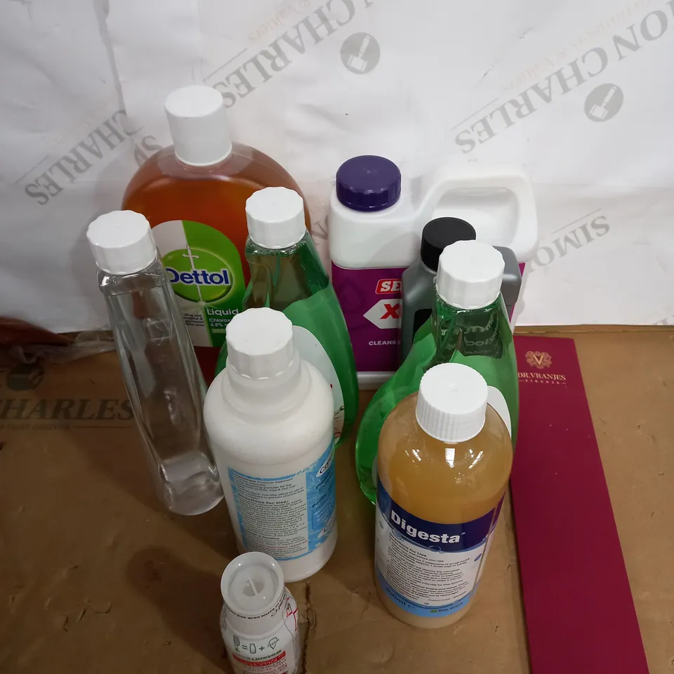 LOT OF ASSORTED HOUSEHOLD CLEANING PRODUCTS 