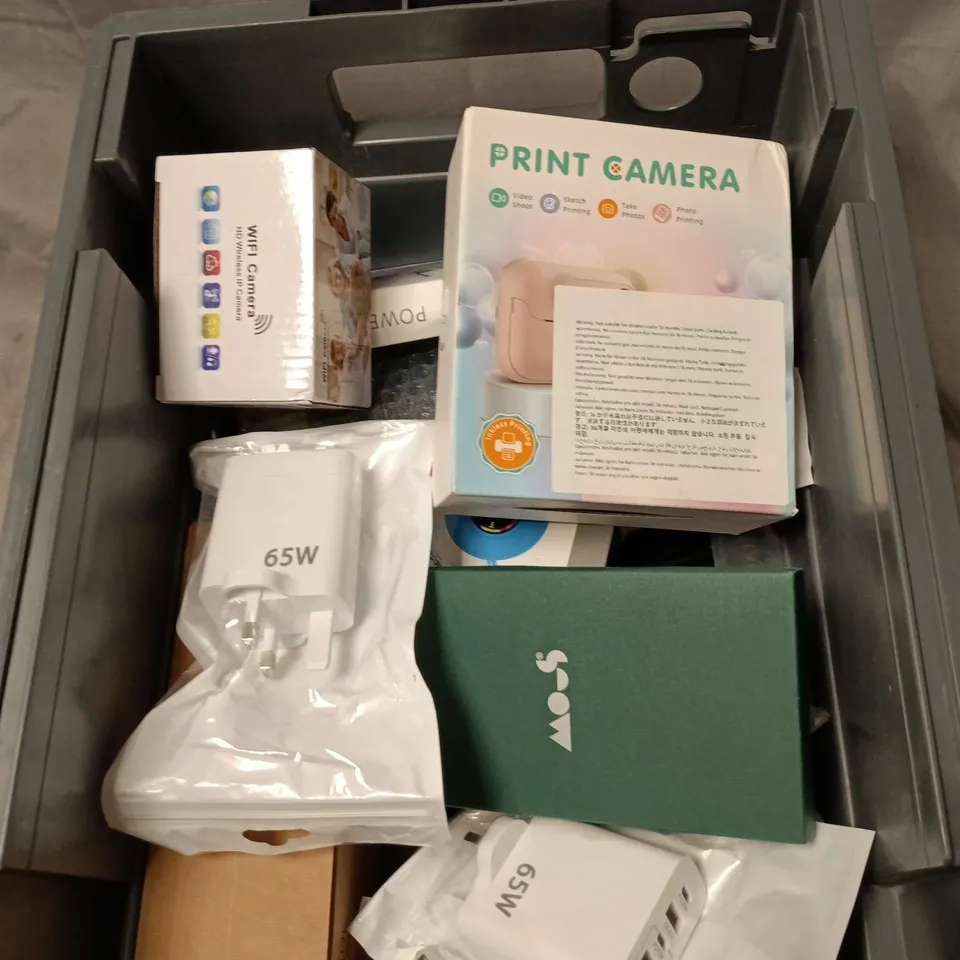APPROXIMATELY 12 ASSORTED ELECTRICAL ITEMS TO INCLUDE PRINT CAMERA, WIFE CAMERA, PHONE COVER, PHONE ADAPTER ETC
