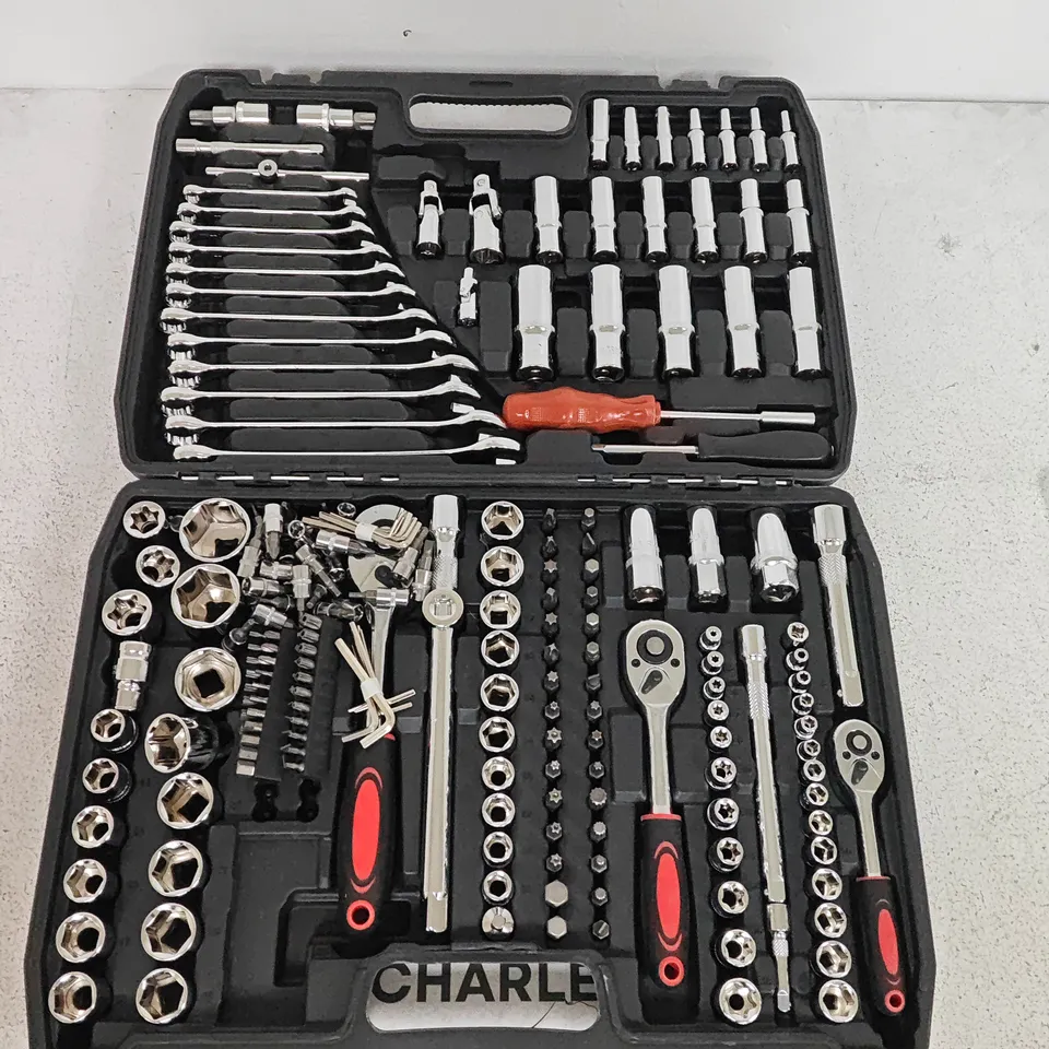 216-PIECE TOOLS SET IN CARRY CASE