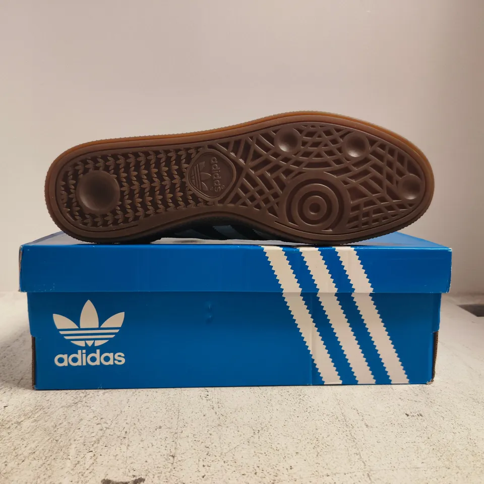 BOXED PAIR OF ADIDAS HANDBALL SPEZIAL TRAINERS IN NAVY/SKY BLUE SIZE UK 12