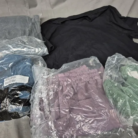 LARGE BOX OF ASSORTED CLOTHING ITEMS IN VARIOUS SIZES, STYLES AND COLOUR  TO INCLUDE PANTS, HOODIE, TOPS, ETC