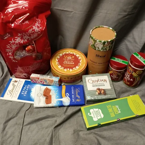 APPROXIMATELY 12 ASSORTED FOOD & DRINK ITEMS TO INCLUDE LINT LINDOR CHOCOLATE, RECIPE KITS, RHEAL MAGIC MATCHA, ETC - COLLECTION ONLY