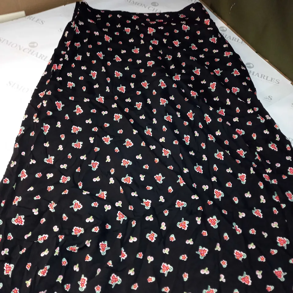 BODEN FLORAL DESIGN SKIRT IN BLACK - UK 16R