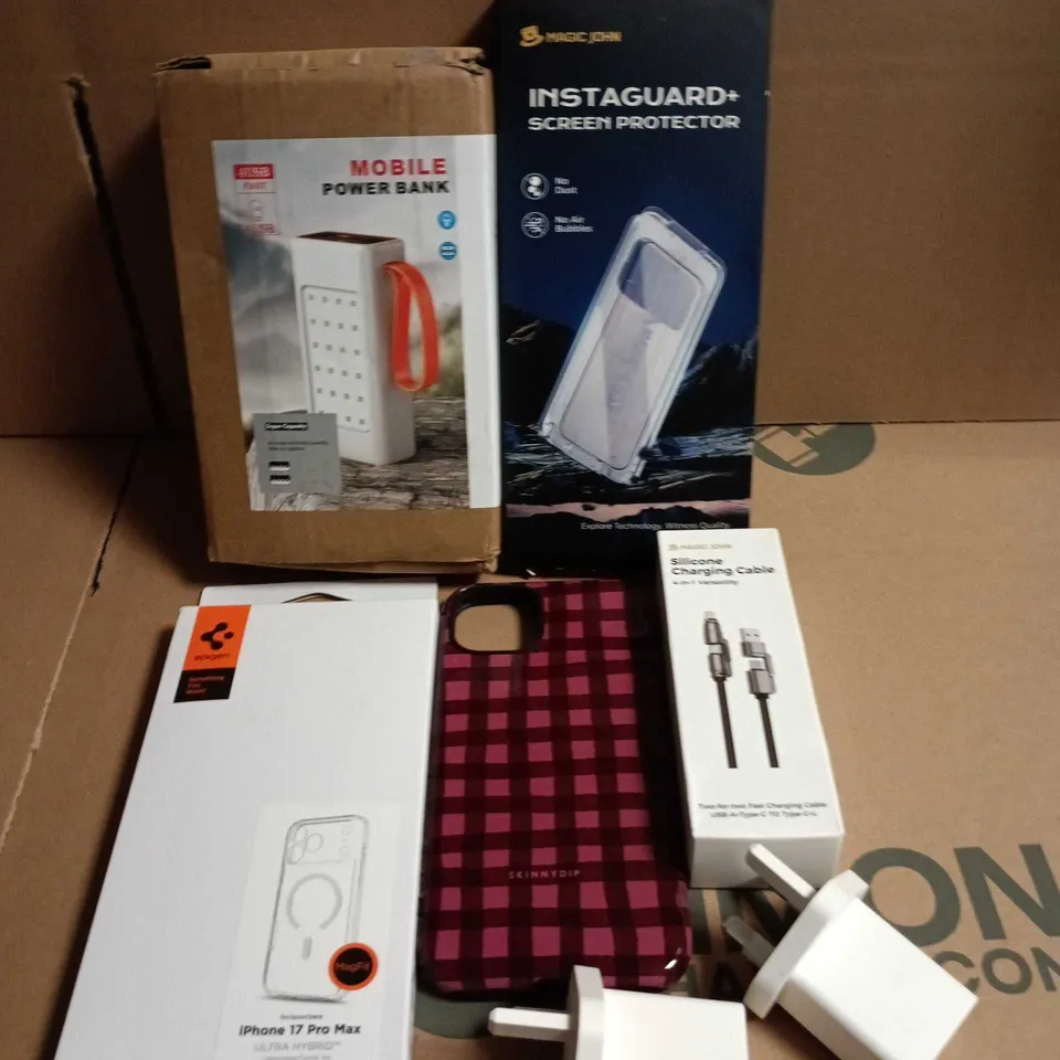 APPROXIMATELY 15 ASSORTED SMARTPHONE ACCESSORIES TO INCLUDE CHARGING CABLES, POWERBANKS, PHONE CASES ETC 